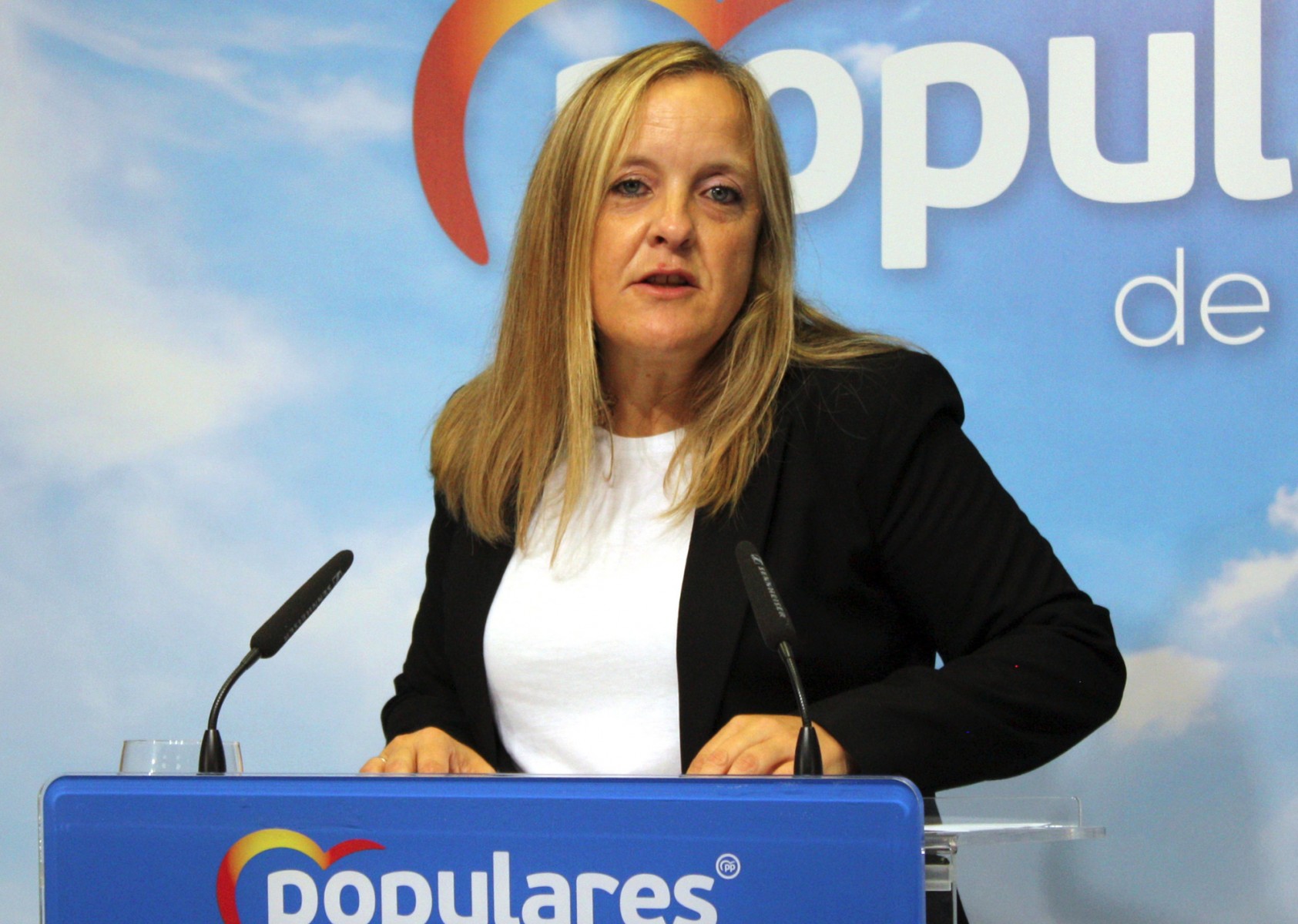 Isabel Urrutia: “Zuloaga se ha gastado más de 221.000 euros para colocar a cuatro amigos”