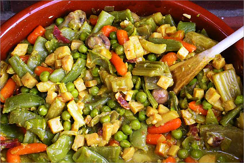 Chili «nos cocina» una menestra de verduras en la sección ‘Chili Recetas»